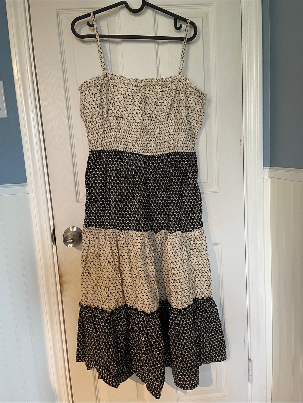 Francesca’s Women’s Tiered Black and Cream Floral Sundress